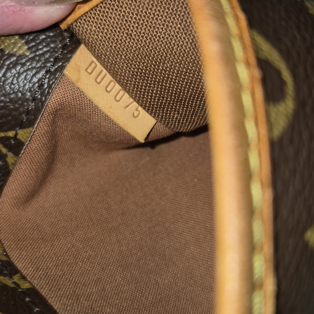 LouisVuittonPopincourt 22" Adj. CrossbodyStrap,(retired.(#1710).L12"×H.5.5"×W.5" - Picture 14 of 16